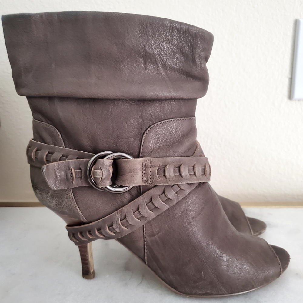 GUESS Boho Grey Leather Strappy Peep Toe Ankle Booties Women's Shoes Size 8.5